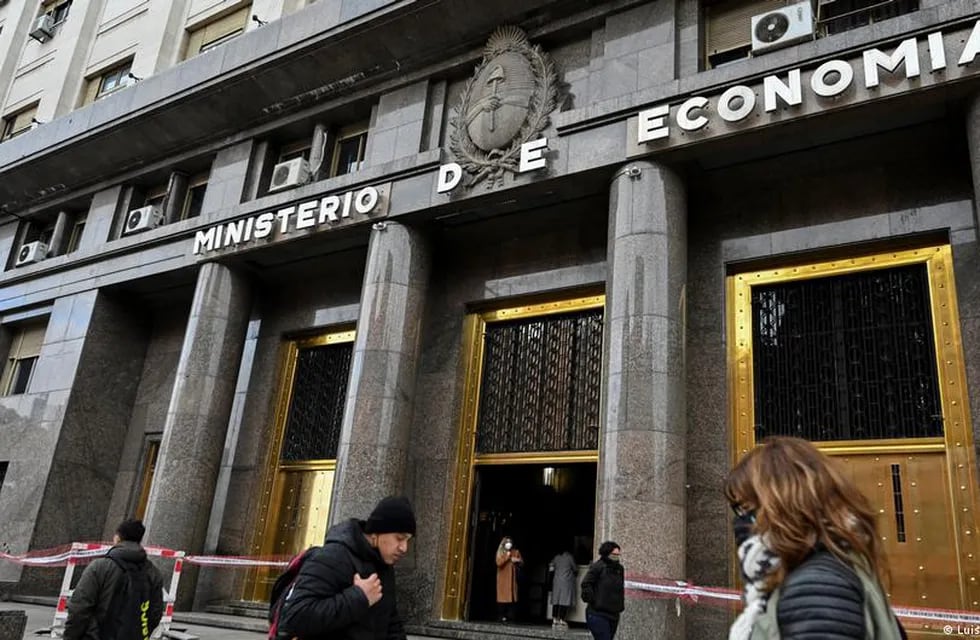 El Ministerio de Economía no logró refinanciar los vencimientos pactados.