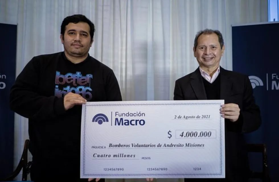 Los Bomberos Voluntarios de Comandante Andresito recibieron donación de la Fundación Banco Macro.