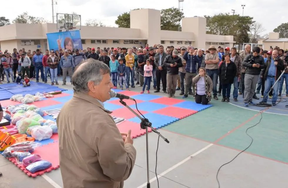 Peppo, en la localidad de El Impenetrable, habilitó el Polideportivo. (Prensa Gobierno del Chaco)
