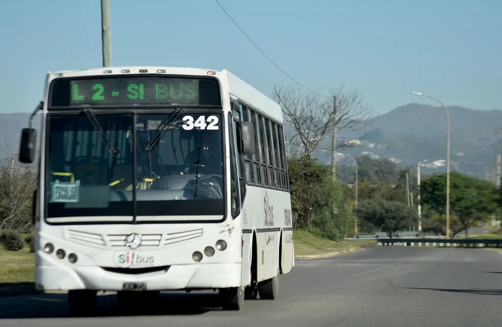 El Ersep autorizó a las empresas del transporte interurbano de la provincia de Córdoba a aumentar el boleto hasta un 11%. (Pedro Castillo / La Voz)