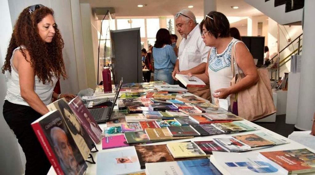 Habrá stands con libros y discos de autores patagónicos (APN)