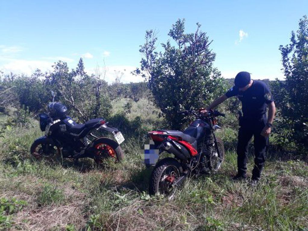 Recuperan motocicleta robada hallada en un monte en Oberá.