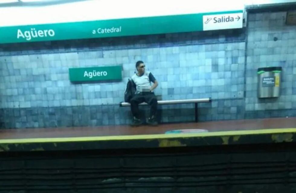Un sátiro se masturbó delante de una mujer en la estación Agüero de la línea D.