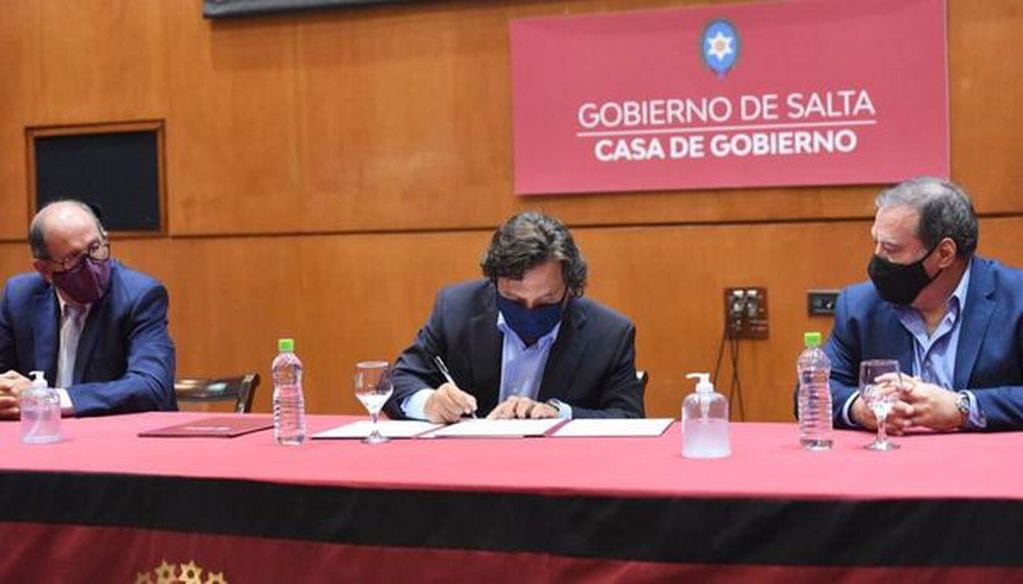 Gustavo Sáenz, firmó un acta que da inicio a la pavimentación de la ruta 51, en el tramo que va desde Mina La Poma hasta Alto Chorrillo