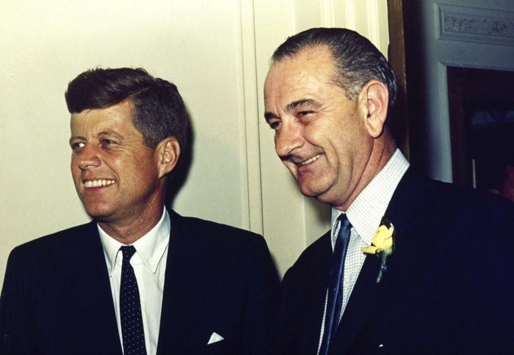 Kennedy junto a Johnson (web)