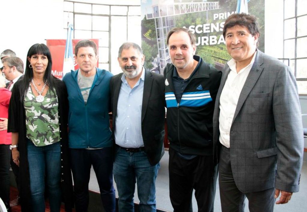 El intendente Raúl Jorge dio la bienvenida a los equipos que disputarán este jueves la  Super Copa en Jujuy.