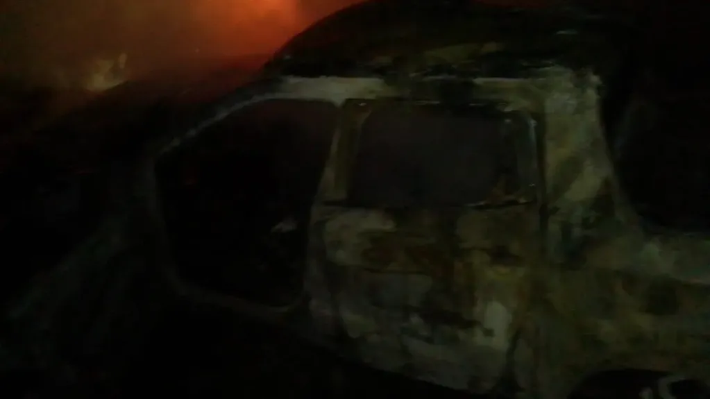 Horror en San Luis: un hombre fue hallado sin vida dentro de una camioneta incendiada y creen lo mató su hijo