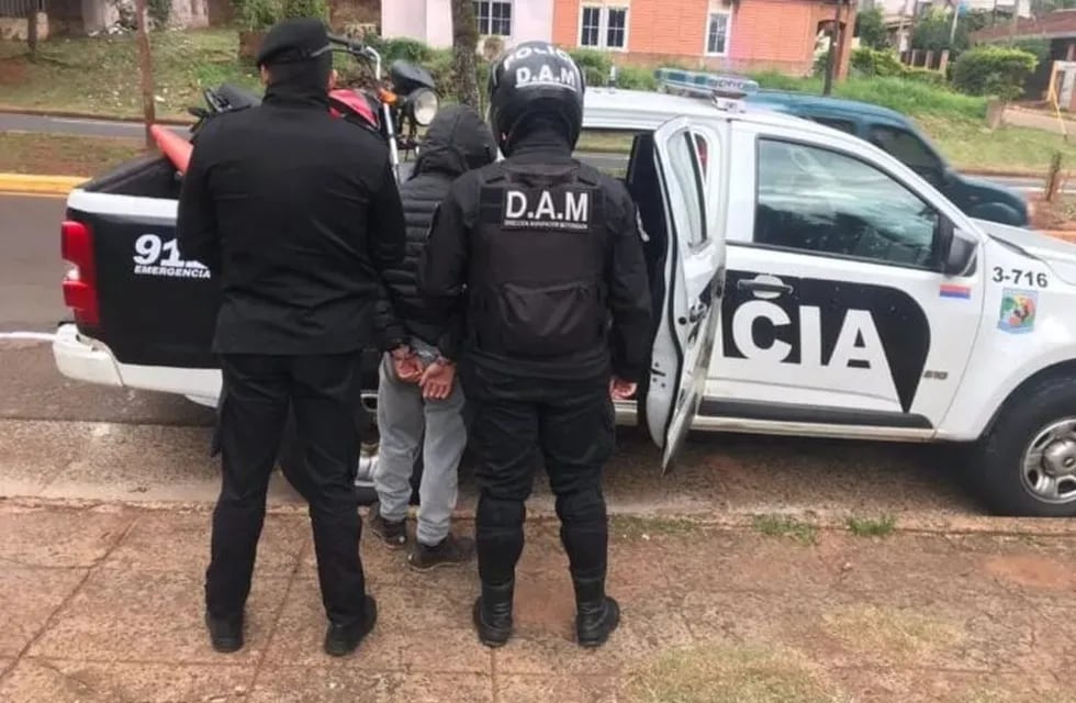 Exitosos operativos policiales contra picadas ilegales y robo de motocicletas en Misiones.