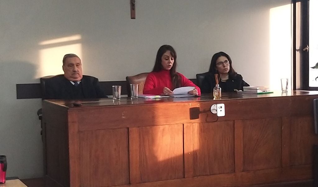 El Tribunal con Función de Juicio integrado por los jueces Mario Ramón Puig, Carolina Pérez Rojas (centro) y Cecilia Sadir, que condenó a José Dionisio Pastene, a la pena de 14 años de prisión.