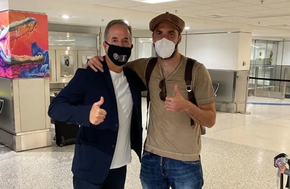 Gonzalo Higuaín llegó a Estados Unidos para firmar con Inter de Miami. (Twitter/@Jorge__Mas)