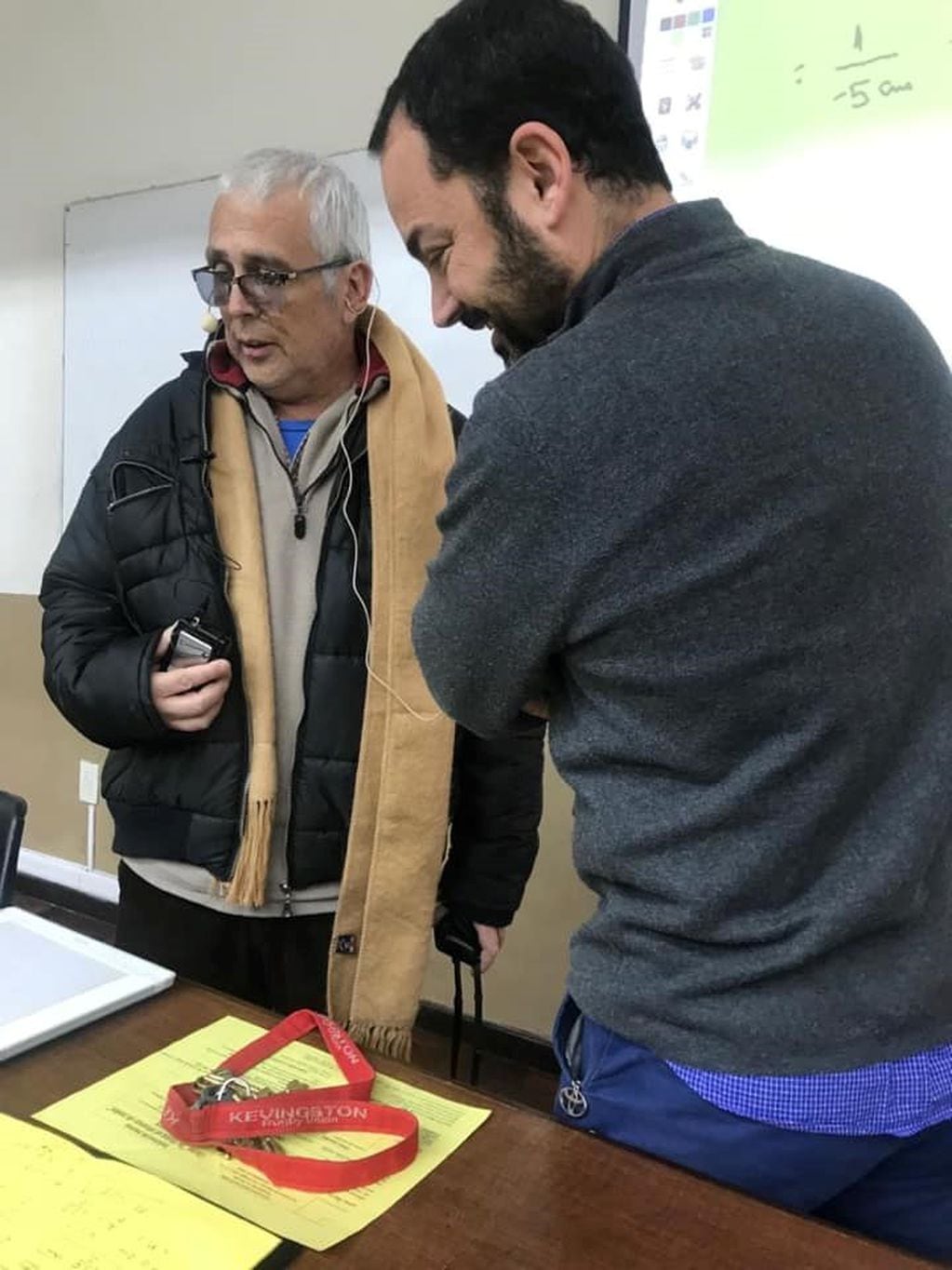 El taller Física al Alcance de Todos y Todas del profesor Córdoba (Facebook Emiliano Durand)
