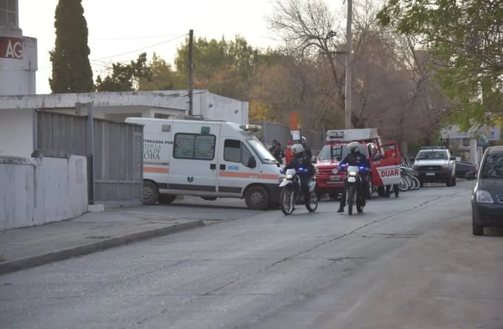 Este sábado debieron trasladar a pacientes del Hospital Córdoba por un caso positivo.