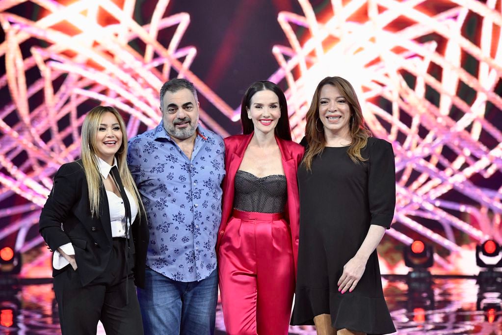Karina "La princesita", Roberto Moldavsky, Natalia Oreiro y Lizy Tagliani en la presentación de "¿Quién es la máscara?" en los estudios de Telefe.