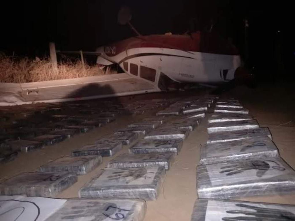 Secuestraron más de 300 kilos de cocaína tras el accidente de la avioneta que intentó aterrizar en Chaco.