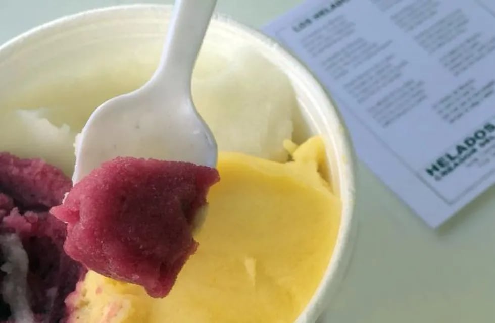 Prohibieron el uso de vasitos y cucharitas de plástico en las heladerías de Rosario