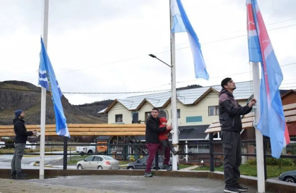 El Chaltén izamiento del pabellón nacional