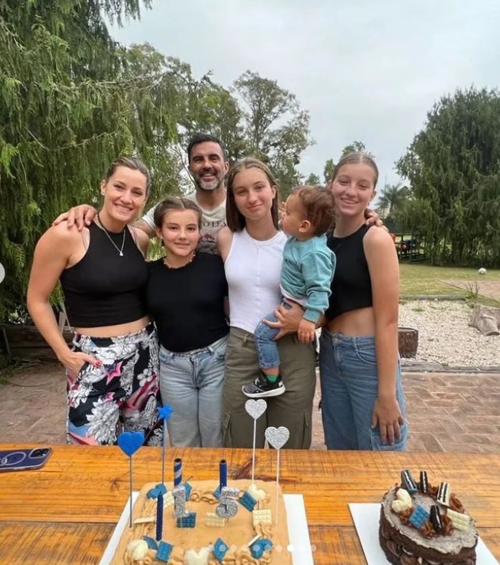 Fabián Cubero con sus hijas, Luca y Mica Viciconte