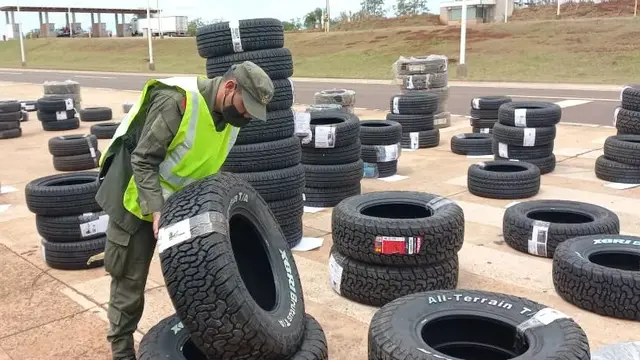 Gendarmería Nacional decomisó neumáticos de contrabando