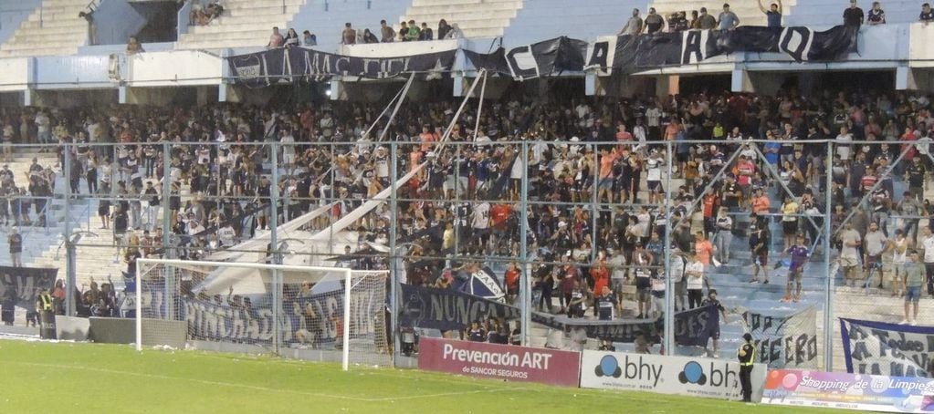 Gran marco de público en el estadio de Atlético de Rafaela