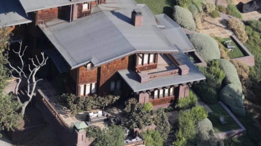 La mansión que Brad Pitt vendió por 40 millones de dólares, antes de ser ampliada.