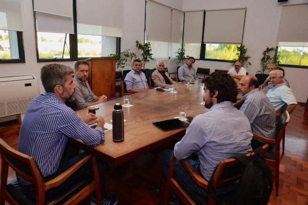 Ulpiano Suarez se reunió con empresarios.