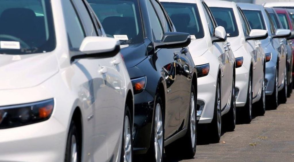Por la brecha cambiaria, los automóviles 0 km bajaron hasta 20 mil dólares (Foto: Reuters)