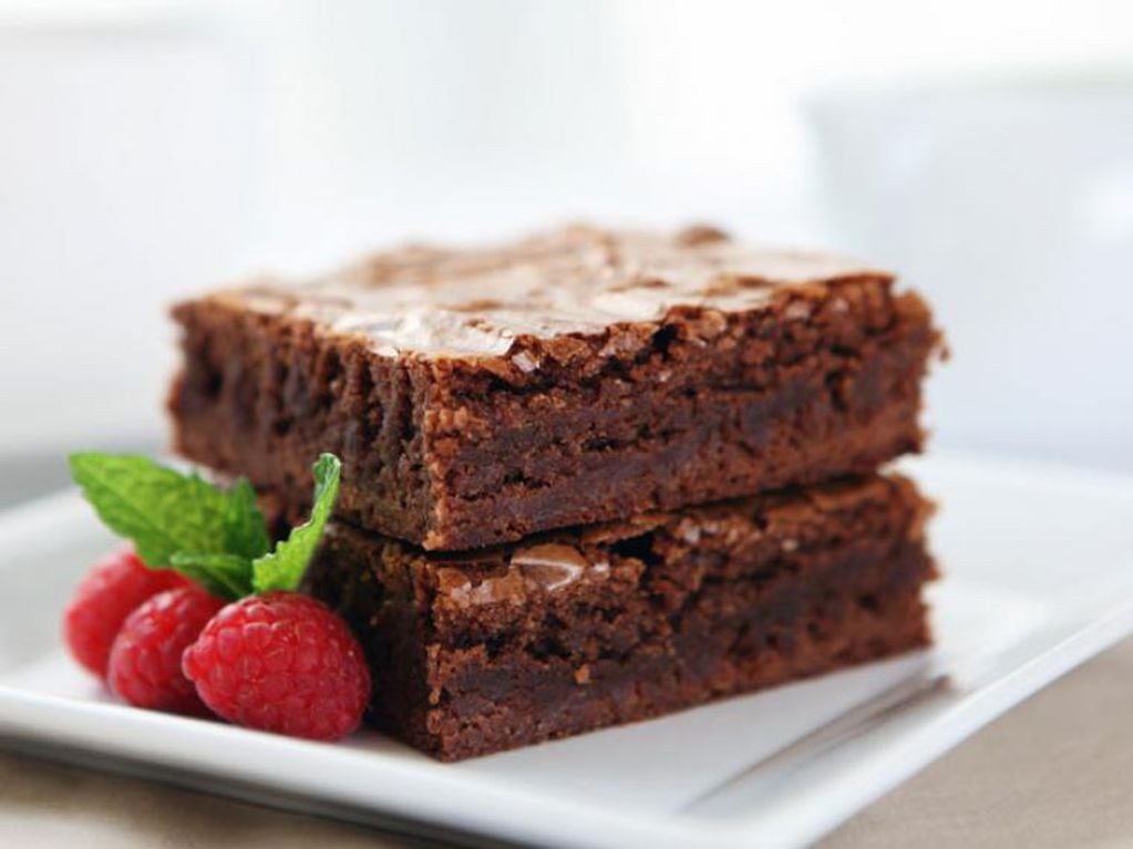 Cómo hacer un brownie perfecto paso a paso y sin tener que fundir el chocolate.