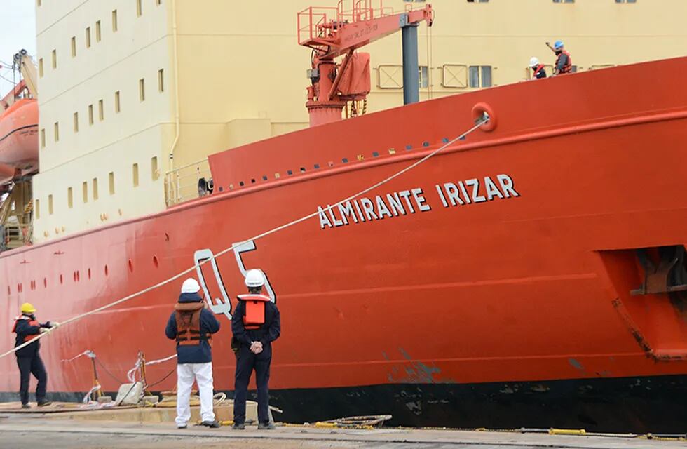 El rompehielos Almirante Irízar ingresó a dique seco