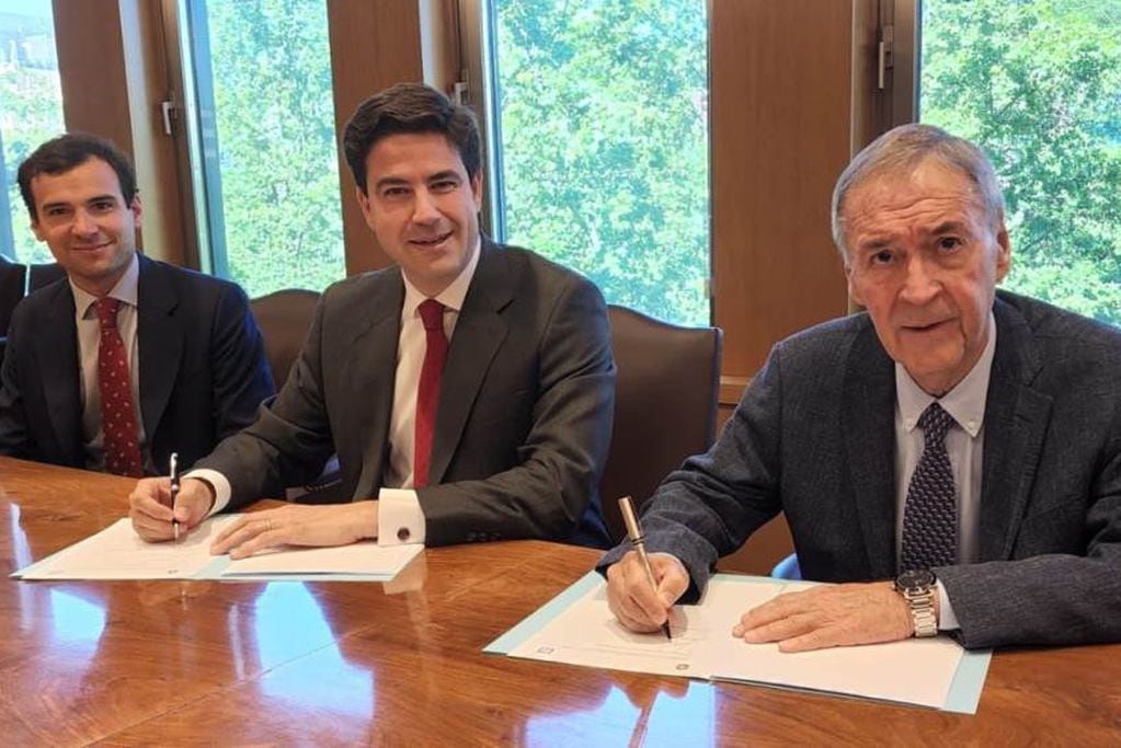 Obras. El acuerdo representa la continuidad del Convenio de 2018 que posibilitó la construcción de dos nuevos hospitales, escuelas y reequipar los centros de salud de la Provincia. (Gobierno de Córdoba)