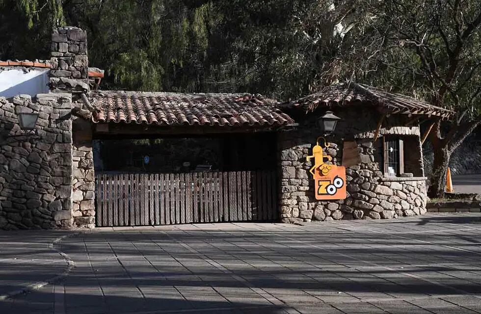 Puerta de entrada del ex zoológico de Mendoza, y futuro Ecoparque.