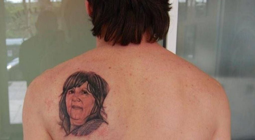 Lionel Messi lleva tatuada la cara de su mamá en su omóplato izquierdo