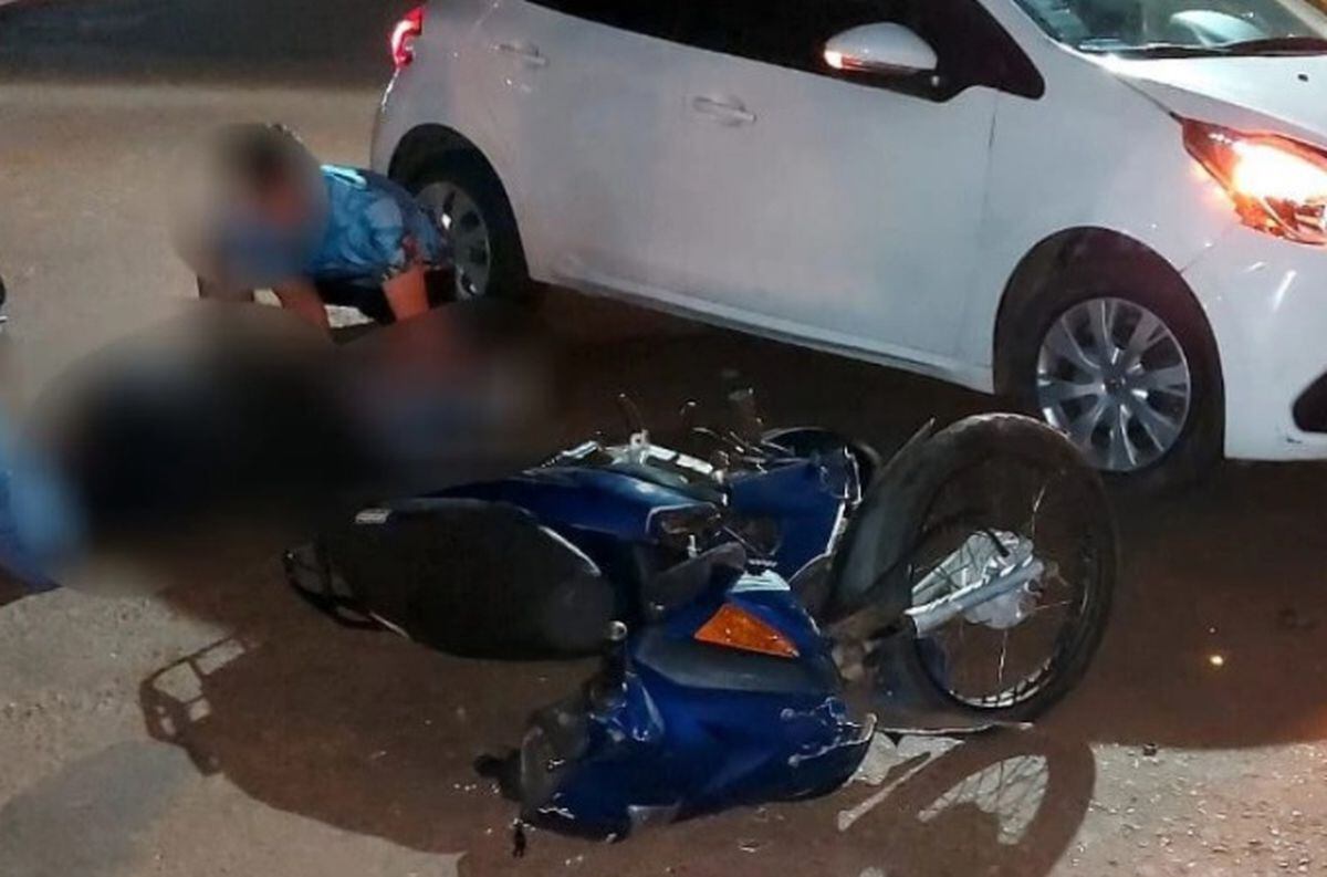 Accidente vial en Eldorado dejó a un motociclista herido.
