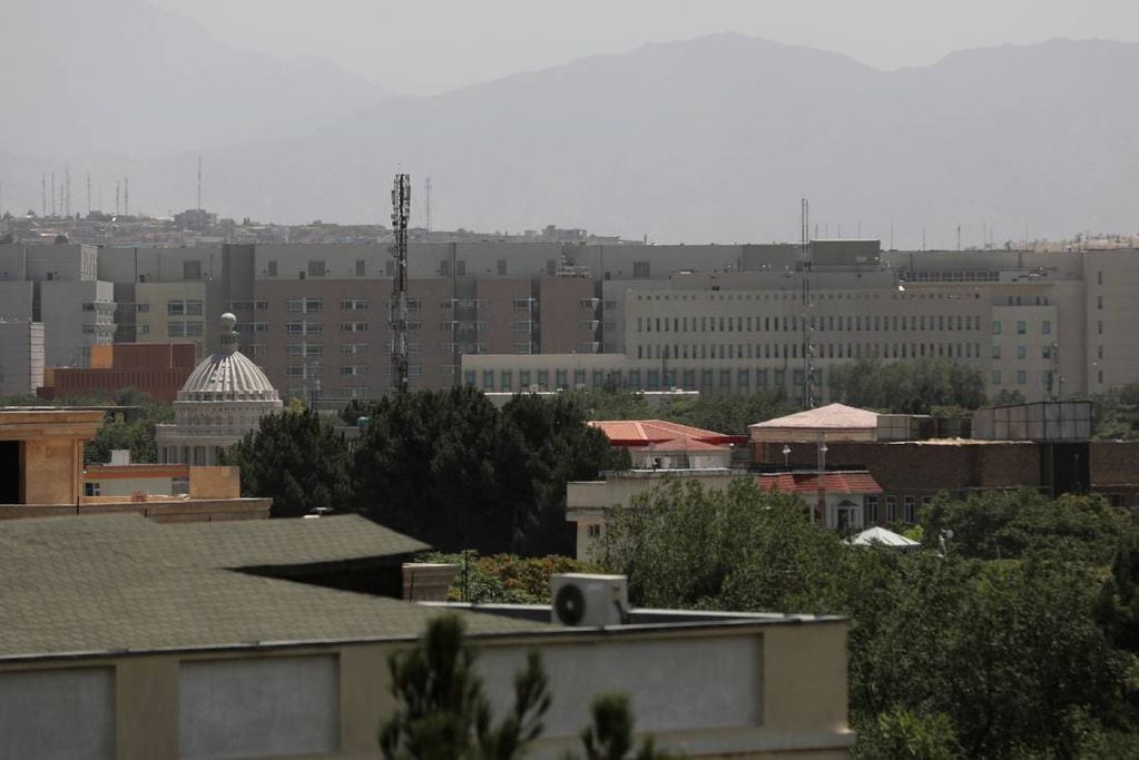 Los edificios de la embajada de Estados Unidos en Kabul, Afganistán. (AP)