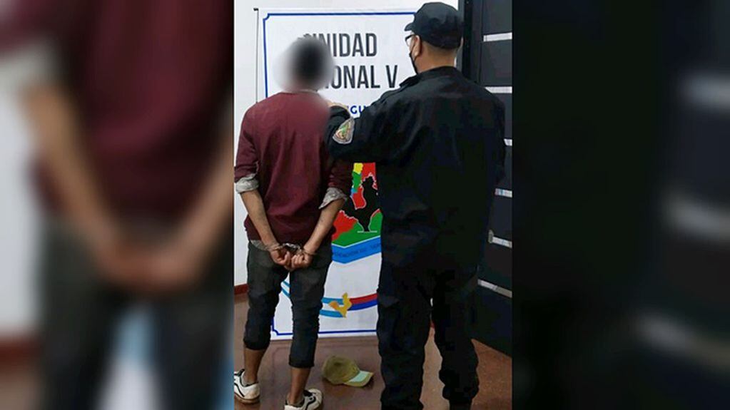 Un joven fue detenido por robar indumentaria deportiva de un local en Puerto Iguazú. Policía de Misiones