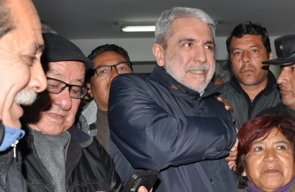 El dirigente justicialista y ministro nacional Aníbal Fernández llegó a Jujuy para hacerse cargo de la intervención del PJ local.