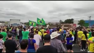Auto atropelló a seguidores de Bolsonaro