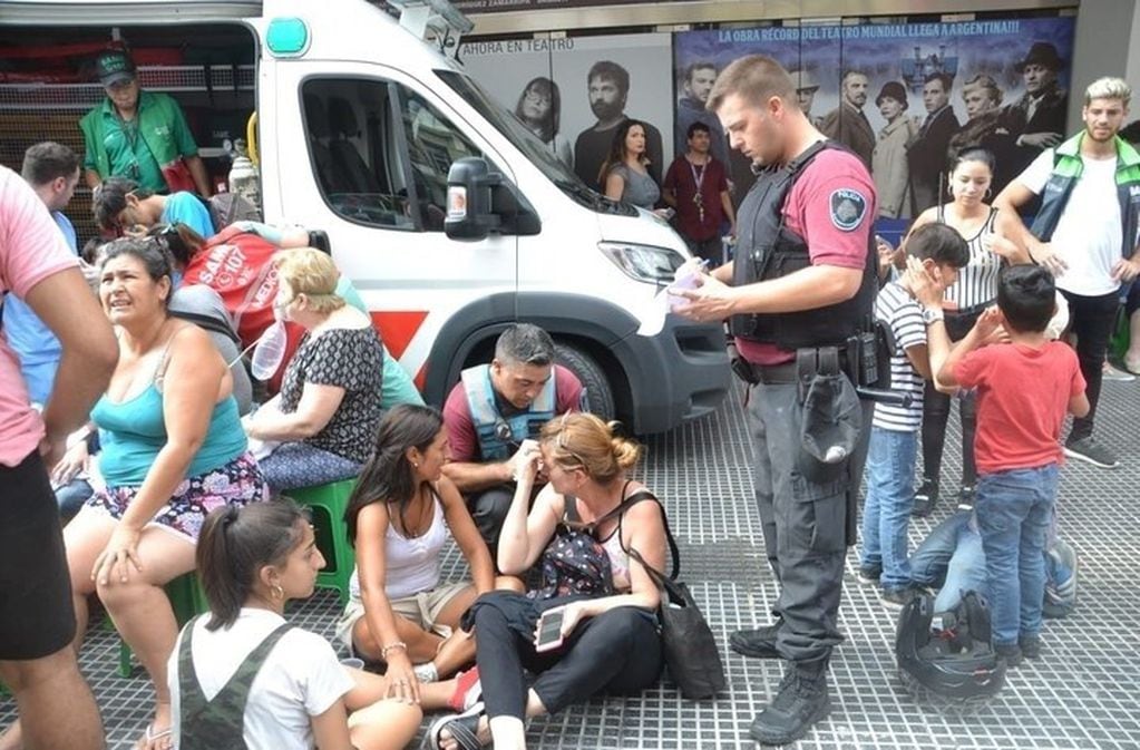 Incendio en un hotel en Av. Corrientes (WEB)