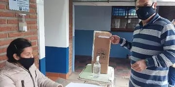 El diputado y candidato por la reelección del Frente Popular Agrario y Social para la Victoria, Isaac Lenguaza, emitió su voto y expresó que “Si no votás, otro decide por vos”