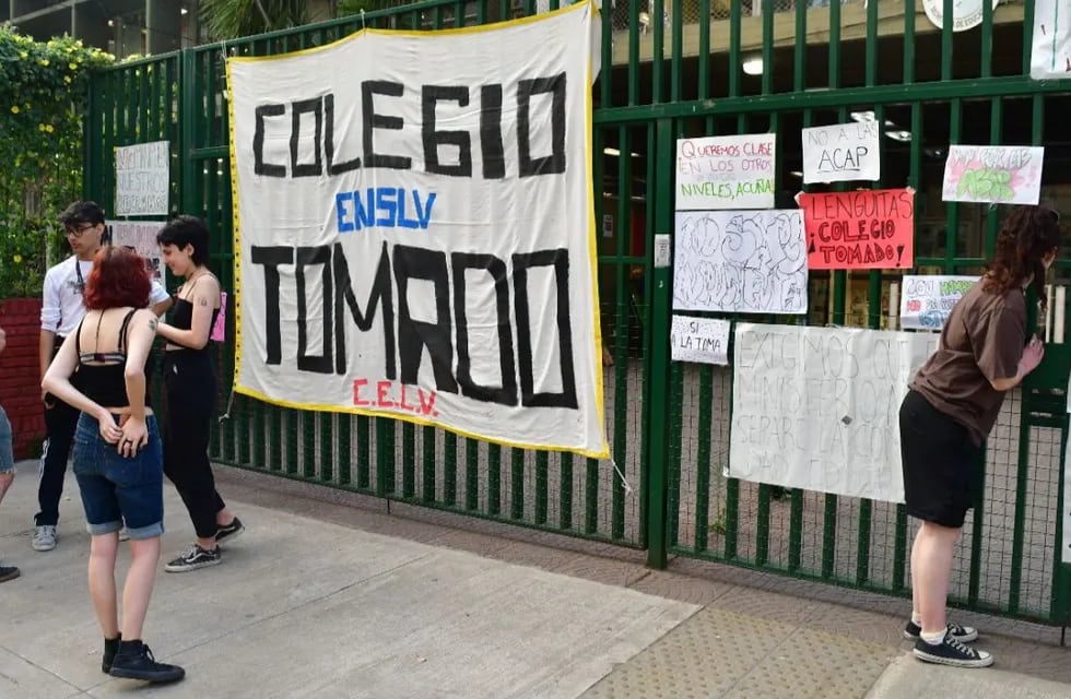 Toma de colegios en Buenos Aires. / Foto: Clarín