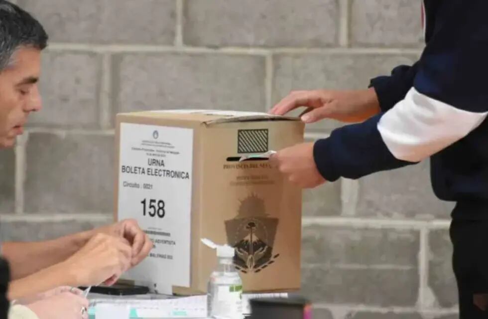 En Neuquén el voto es electrónico - Foto LM de Neuquén