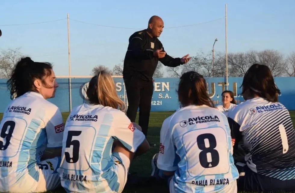 Las puntaltenses Julieta Romero, Denisse Ayón y Antonella Carballo integran el seleccionado de la Liga del Sur.
