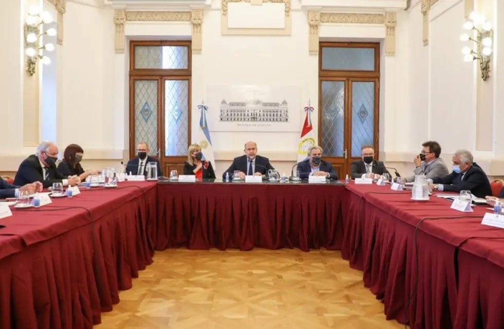 Perotti reunido con intendentes y legisladores por la crisis en seguridad