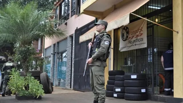 Allanaron una gomería en Oberá por presunto contrabando de neumáticos