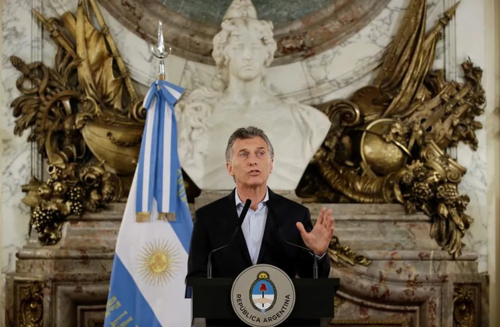 Argentine President Mauricio Macri speaks at the government house in Buenos Aires, Argentina, Tuesday, Dec. 19, 2017. Marci defended a pension reform bill approved by Congress on Tuesday that has prompted violent protests and a general strike, saying it seeks only to benefit retirees. (AP Photo/Natacha Pisarenko) buenos aires mauricio macri presidente de la nacion incidentes de manifestantes y la policia disturbios conferencia de prensa