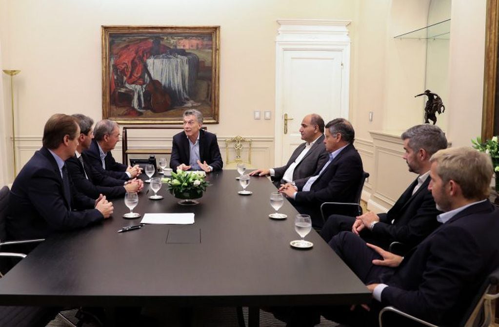 Mauricio Macri reunido con los gobernadores del PJ.