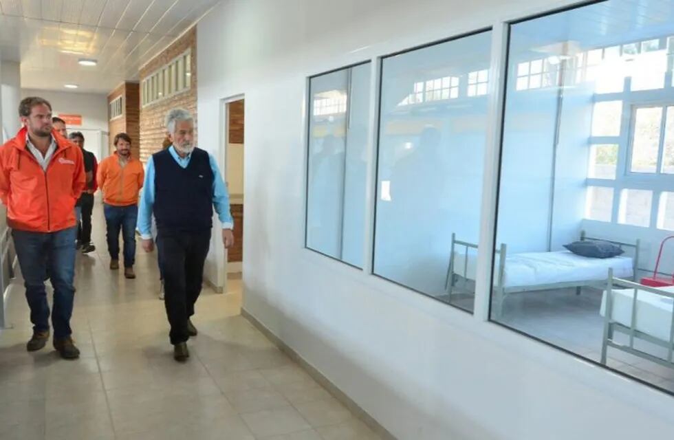 El gobernador Alberto Rodríguez Saá, acompañado de integrantes del Comité de Crisis, recorrió las instalaciones del Centro de Atención de pacientes leves: