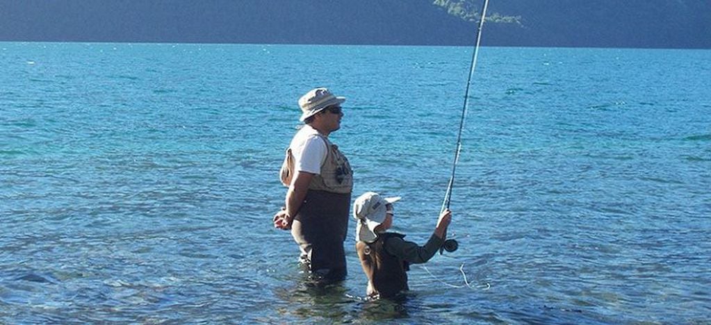 Pesca en Lago Puelo.