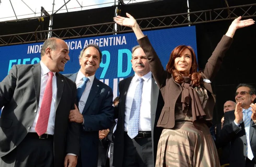 Kirchner estaba al tanto de las denuncias que recibió Alperovich por el manejo de fondos para las casas de Lomas de Tafí.