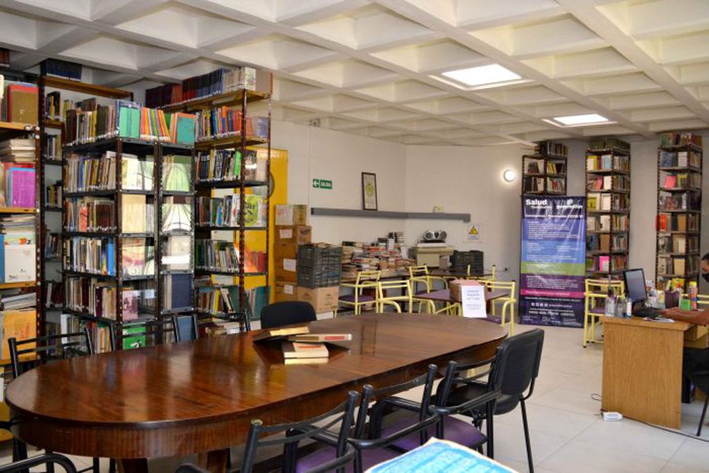 Actualmente el Centro Cultural cuenta con una Biblioteca popular.