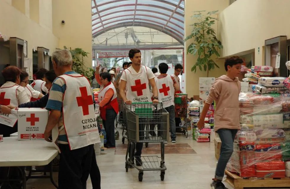 Violaron a una voluntaria y robaron ayuda para las víctimas del sismo de México. (EFE).